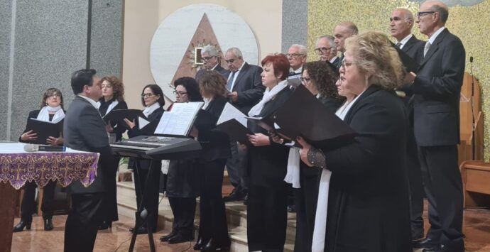 Omaggio a Napoli nel cuore di Vibo: il coro polifonico Pensieri, parole e musica in scena a Palazzo Gagliardi