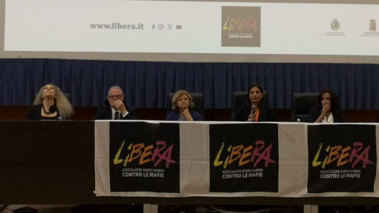 «Non le hanno viste arrivare»: sul palco di Libera a Vibo il racconto di come le donne hanno conquistato il potere nella ‘ndrangheta