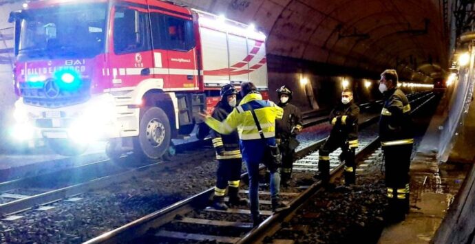 Incendio e treno bloccato di notte in galleria: questo lo scenario simulato per l’esercitazione d’emergenza sulla linea Vibo Pizzo-Mileto