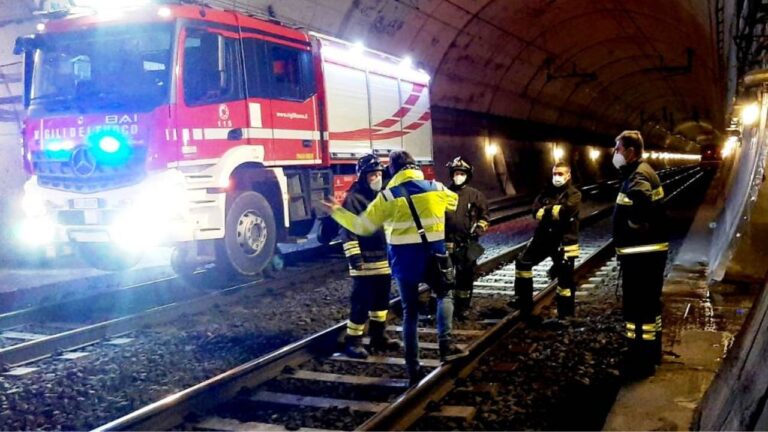 Incendio e treno bloccato di notte in galleria: questo lo scenario simulato per l’esercitazione d’emergenza sulla linea Vibo Pizzo-Mileto