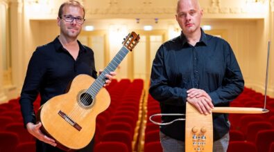 Guitaromanie: a Nicotera per la prima volta in Italia il duo formato da chitarra e theremin, lo strumento inventato nel 1919 che si suona senza contatto fisico