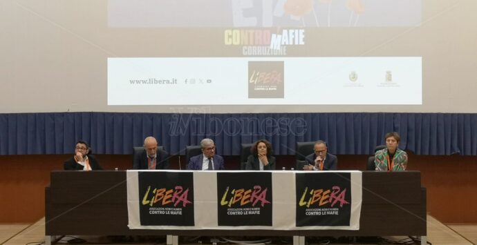 L’evento di Libera a Vibo, il magistrato Salvatore Dolce (Dna): «Il 416 bis non funziona più, la mafia oggi è collusione»