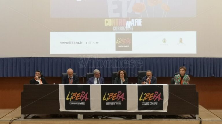 L’evento di Libera a Vibo, il magistrato Salvatore Dolce (Dna): «Il 416 bis non funziona più, la mafia oggi è collusione»