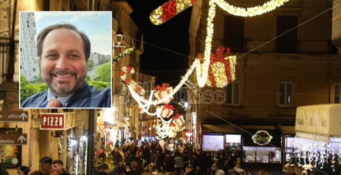 Le luminarie a Tropea “accendono” il dibattito in città, l’ex consigliere Piserà: «Costo eccessivo per le casse comunali, partecipino i privati»