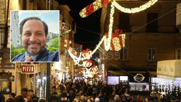 Le luminarie a Tropea “accendono” il dibattito in città, l’ex consigliere Piserà: «Costo eccessivo per le casse comunali, partecipino i privati»