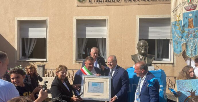 Monterosso omaggia lo storico presidente Unicef Arnoldo Farina: «Grazie ai volontari possiamo fare la differenza per milioni di bambini» – Video