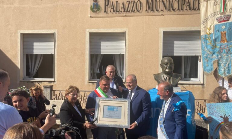 Monterosso omaggia lo storico presidente Unicef Arnoldo Farina: «Grazie ai volontari possiamo fare la differenza per milioni di bambini» – Video