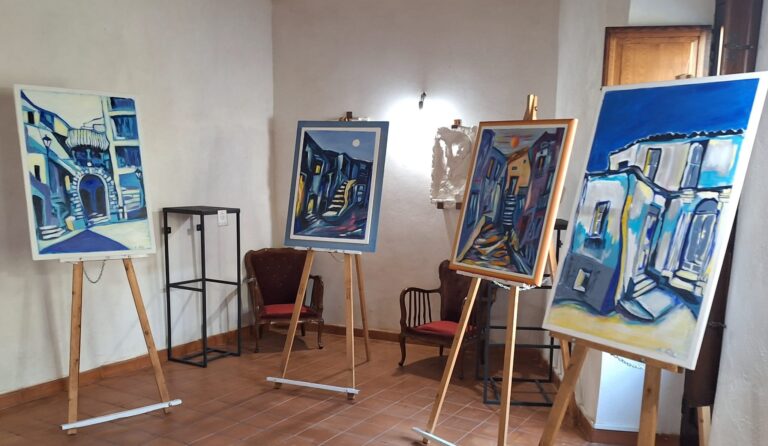 Pittura, a Polistena successo per la mostra Blue Vertigo dell’artista vibonese Marianna Nadile