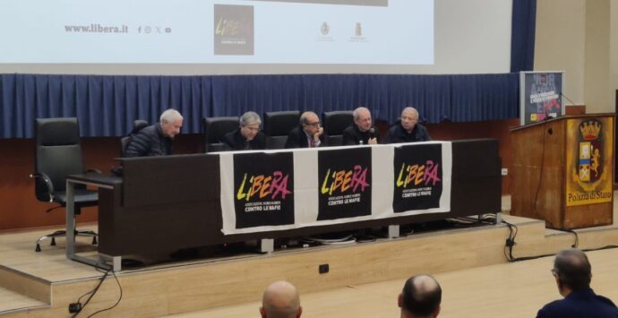 «Pezzi della Chiesa troppo vicini ad ambienti mafiosi»: dal palco di Libera a Vibo i vescovi rilanciano l’allarme sulla ’ndrangheta in sagrestia