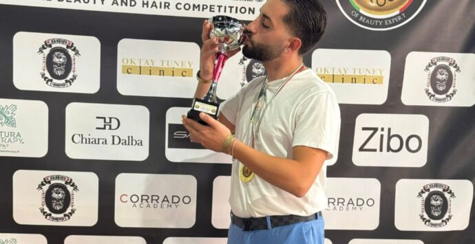 Pannaconi, il giovane hair stylist Mazzeo trionfa al concorso Beauty award di Catania: «Esperienza unica»