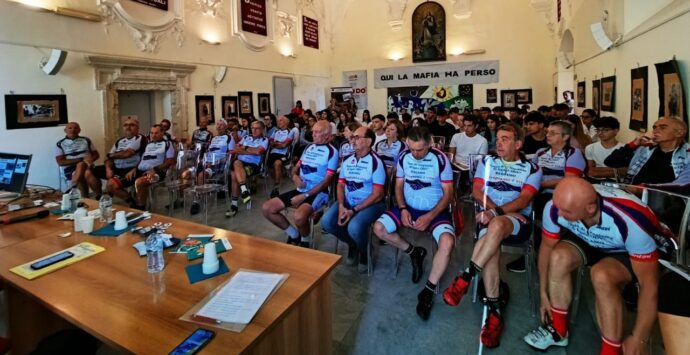 A lezione di umanità: gli studenti dello scientifico di Tropea hanno incontrato i ciclisti della Granfondo trapiantati di Bergamo