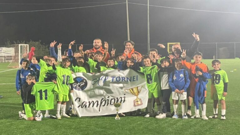 Bulldog Vibo, gli Under 10 trionfano alla Catanzaro Champions Cup: «Vittoria dedicata al piccolo Mattia»