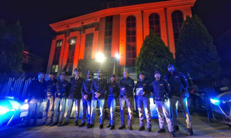 Vibo si è tinta di rosso e arancione nella giornata contro la violenza sulle donne: «È la cultura patriarcale che uccide»