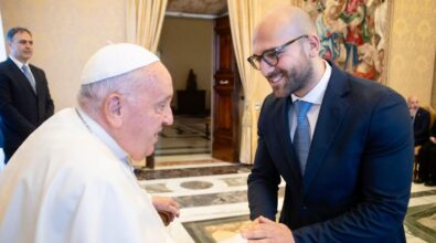 L’Associazione Valentia in udienza privata con Papa Francesco che esorta i giovani a «fare rete» e a «fare chiasso»