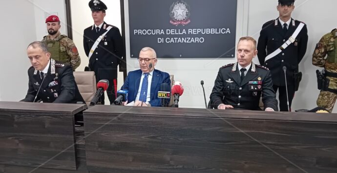 Arresti (59) tra il Vibonese e il Lametino, il procuratore: «Legati alla cosca Cracolici di Maierato, hanno occupato il posto lasciato libero dagli Anello» – VIDEO