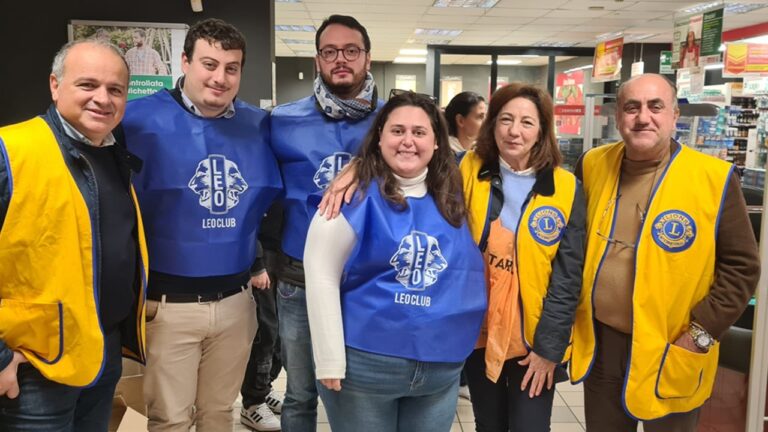 Colletta alimentare, Lions e Leo Club insieme a Vibo: «Raccolti 5 quintali di cibo in un solo supermercato, grazie a tutta la città»