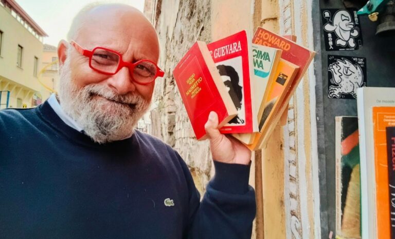 Un libro nel “buco”: ecco la biblioteca di strada che in tre anni ha consentito la condivisione di 3mila volumi a Pizzo