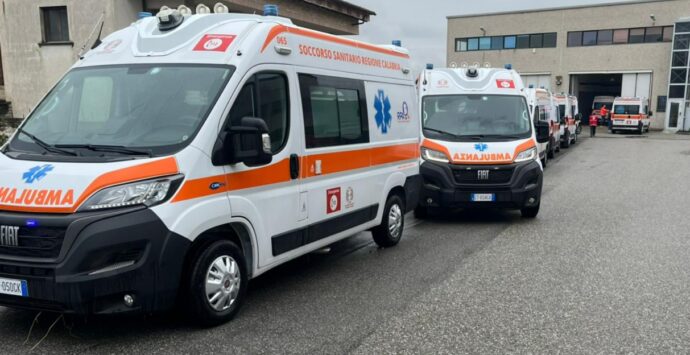 Vibo, consegnate 3 nuove ambulanze. Intanto nel Piano attività l’Asp punta a potenziare i servizi anche per Tropea e Serra