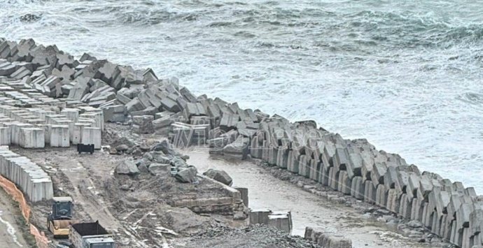 Pizzo, la nuova barriera frangiflutti distrutta dalla prima mareggiata: un go down da 3,5 milioni di euro