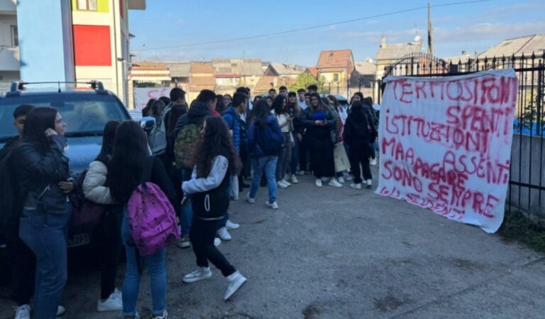 Serra, niente riscaldamenti per gli studenti del linguistico. La minoranza: «Da Comune e Provincia continuo scaricabarile»