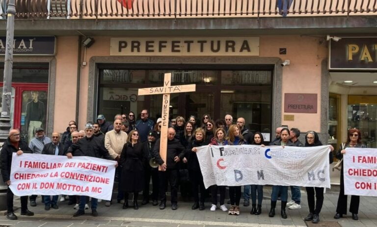 Da un centro per i disturbi alimentari a Limbadi al potenziamento di oncologia a Tropea, le associazioni incalzano l’Asp: «Non si paralizzi la Sanità»