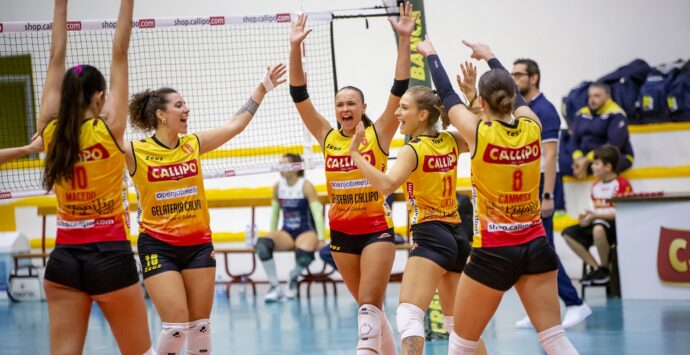 Volley, quinta vittoria per le ragazze della Tonno Callipo che mantengono la vetta della classifica in Serie B2