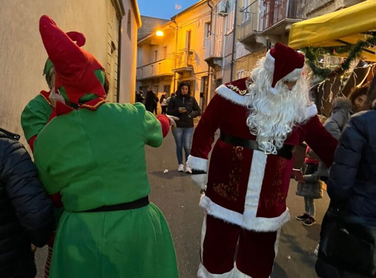 A San Costantino Calabro riscuote consensi l’evento natalizio Un sogno inizia con un libro