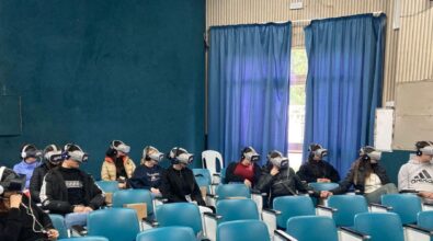 Vibo, a teatro (in biblioteca) con i visori per la realtà virtuale: l’esperienza vissuta da 40 studenti con lo spettacolo di Elio Germano