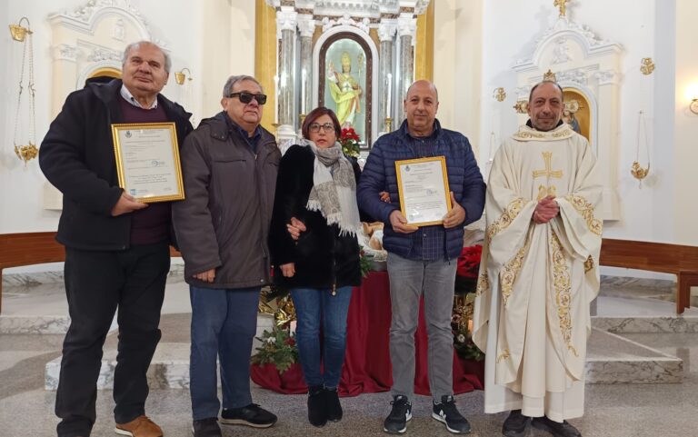 San Costantino Calabro, nel giorno della Sacra Famiglia omaggio alla più anziana e agli sposi più longevi del paese