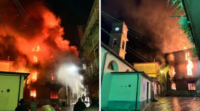 Incendio a Dasà: casa distrutta dalle fiamme in pieno centro, il rogo partito da una stufa – VIDEO