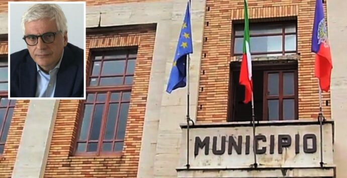 Il Comune di Vibo revoca a Daffinà l’incarico di revisore dei conti ma lui precisa: «Mi sono dimesso io»