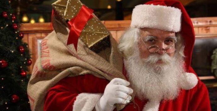 A Jonadi la Casa di Babbo Natale accende la magia delle feste