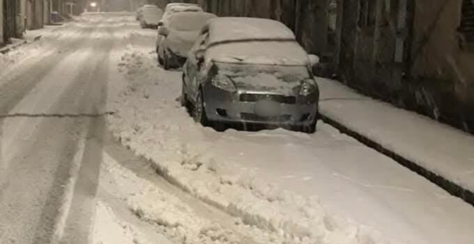 Lo spettacolo della neve sulle Serre vibonesi. In Calabria vigilia di Natale con i fiocchi, ecco dove