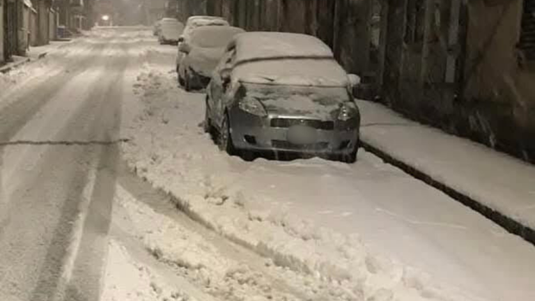 Lo spettacolo della neve sulle Serre vibonesi. In Calabria vigilia di Natale con i fiocchi, ecco dove