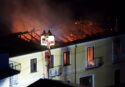 Incendio a Nicotera Marina, le fiamme divorano una casa: paura in pieno centro – VIDEO