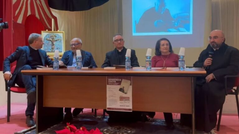 Domenico Costa, storia di un parroco e di una comunità: presentato a Vibo Marina il libro di mons. Ramondino