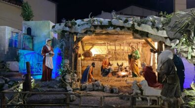 Fede e tradizioni, a Potenzoni torna il suggestivo maxi-presepe in piazza