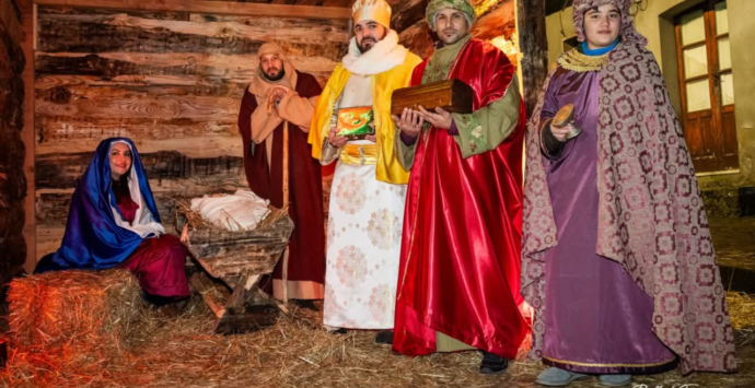 A Brognaturo la prima edizione del Presepe vivente che ha unito generazioni diverse e illuminato un intero paese – FOTO