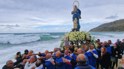 Nicotera Marina, il maltempo non ferma la tradizionale processione in mare dell’Immacolata