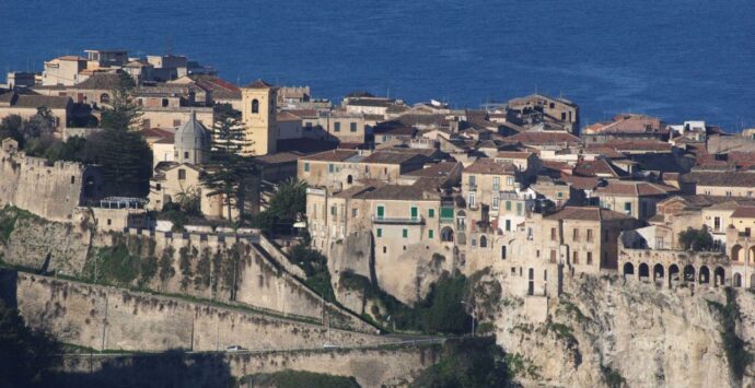 La storia dei vicoli di Tropea raccontata nel libro di Dario Godano sulla Toponomastica