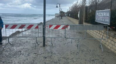 Tropea bella ma fragile: la mareggiata fa danni sul lungomare Antonio Sorrentino, inibito l’accesso (come anni fa) alla bretella pedonale