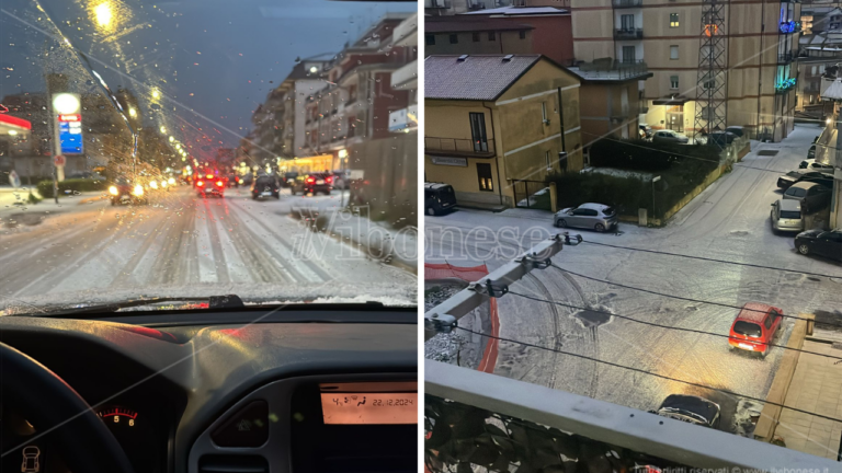 Una forte grandinata imbianca Vibo e fa la gioia degli utenti social che postano foto e storie