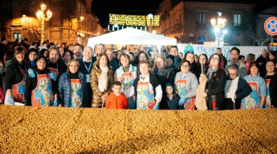 A Filadelfia la “pignolata più grande del mondo” per chiudere le feste e celebrare le tradizioni culinarie calabresi