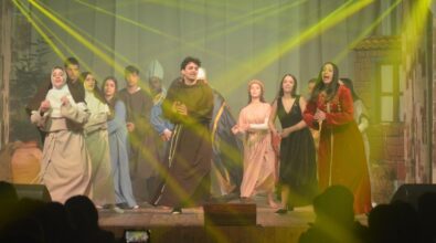 Vena di Jonadi, nell’auditorium parrocchiale Gesù Salvatore successo per il musical Chiara e Francesco