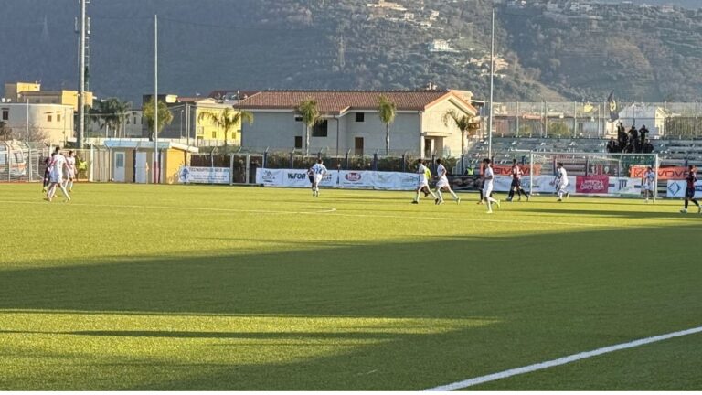 Vibonese super, tris al Pompei. I rossoblù tornano dalla Campania con il bottino pieno: finisce 0-3