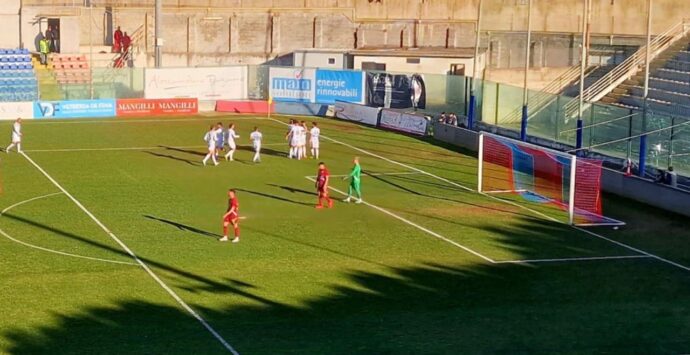 La Vibonese torna a sorridere, al Luigi Razza battuto 2-0 il Locri: per i rossoblù doppietta di Alagna