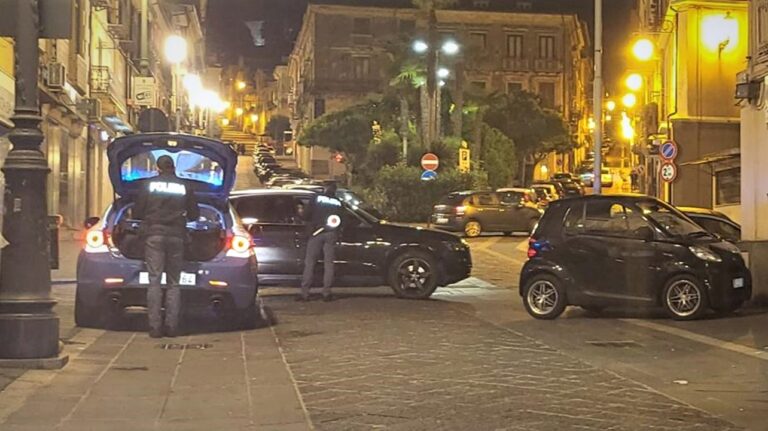 Vibo, sfreccia a forte velocità in centro e non si ferma all’alt della Polizia: arrestato e denunciato per guida in stato di ebbrezza