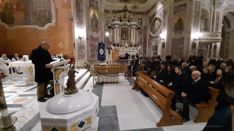 L’ultimo saluto a Giuseppe Chiaravalloti, a Catanzaro i funerali dell’ex governatore della Calabria