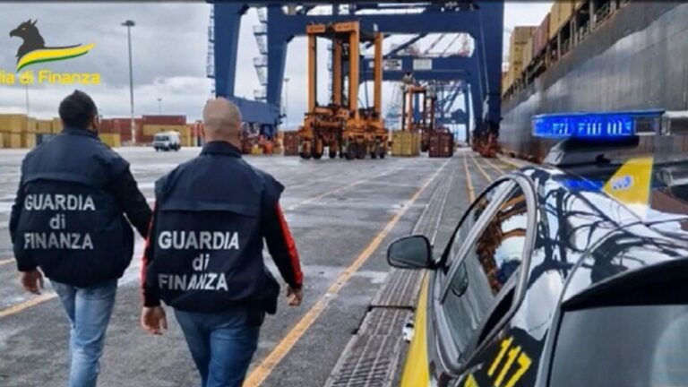 ‘Ndrangheta, ottiene i domiciliari il doganiere di Mileto accusato di aver favorito il traffico di droga al porto di Gioia