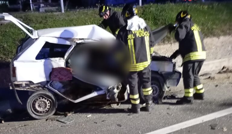 Tragico incidente sulla statale 106 nel Crotonese: un morto nello scontro tra due auto